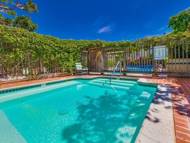 Building Photo - 521 S Sierra Ave