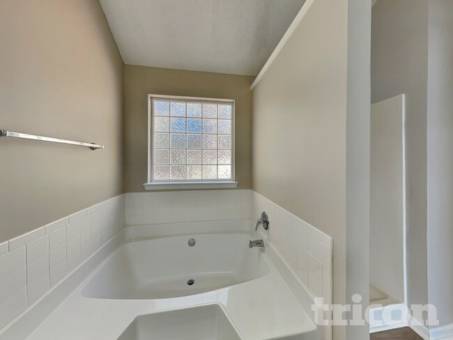 Building Photo - 2023 Reflective Waters Rd