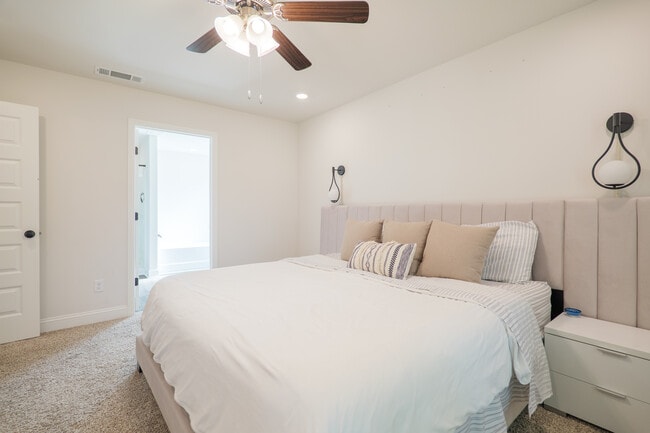 Building Photo - 3021 Reynolda Dr