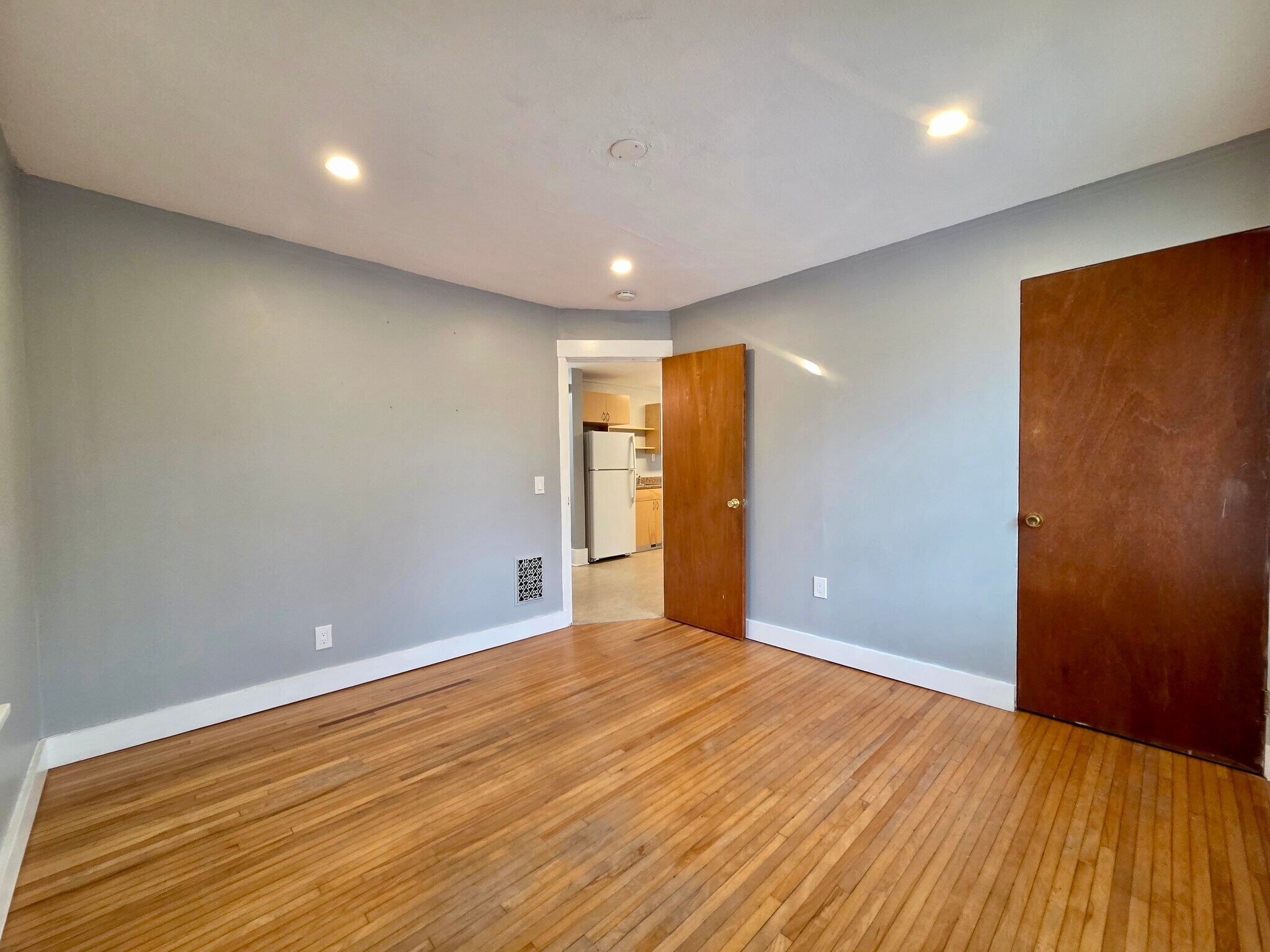 Building Photo - 64 Tryon Park