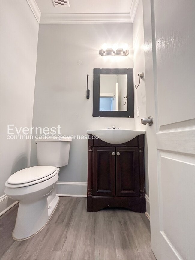 Building Photo - 309 Pickfair Way SW