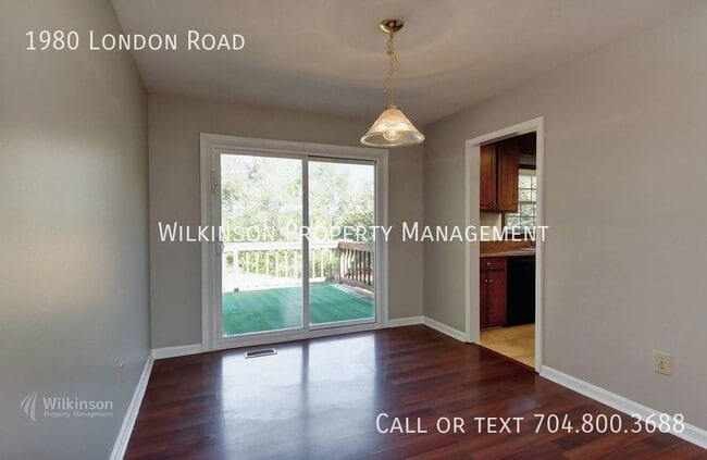 Building Photo - 3 Bedrooms, 2 Baths Ranch In Mooresville Q...