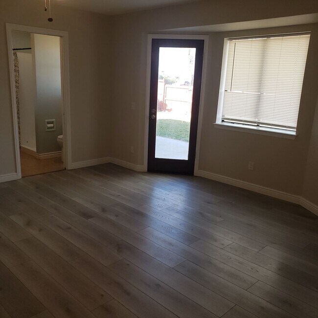 Building Photo - 13980 Mission St