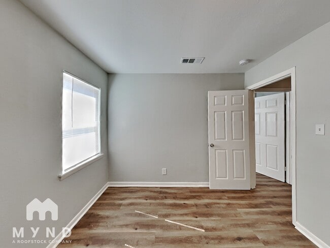 Building Photo - 1309 E Anthony St