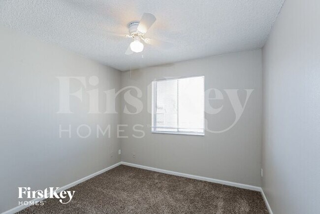 Building Photo - 9605 N 43rd Ln