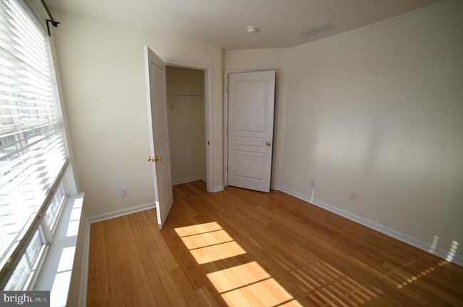 Building Photo - 1910 Cavalier Ln