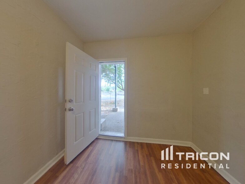 Building Photo - 1165 Buena Vista Ave