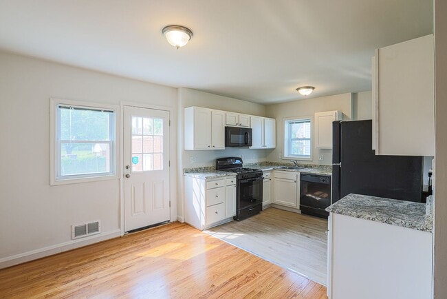 Building Photo - 5319 Plainfield Ave