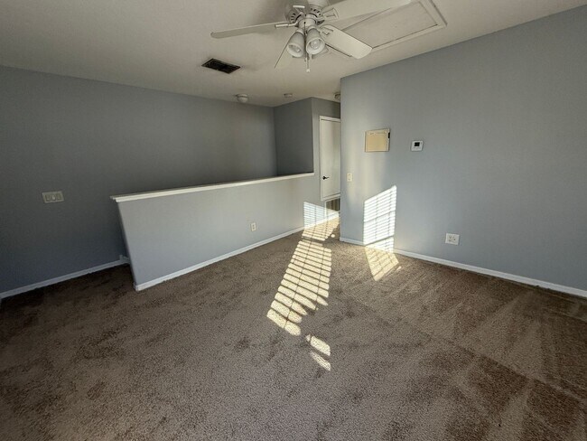 Building Photo - 5 BEDROOM HOUSE WITH PRIVATE POOL AND LAKE...