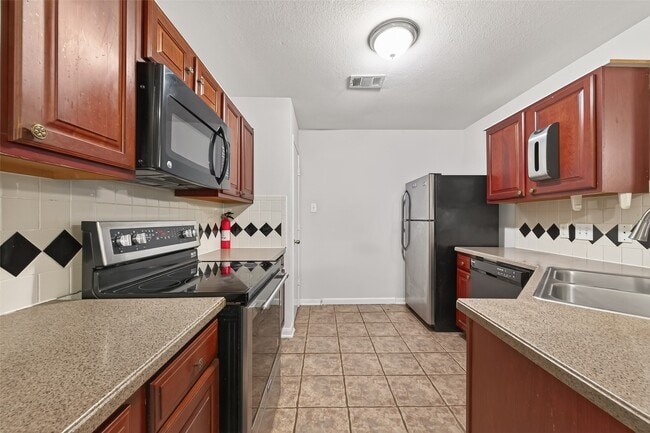 Building Photo - 8427 Brickhaven Ln