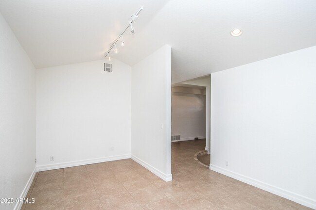 Building Photo - 1905 S Old Greenfield Rd