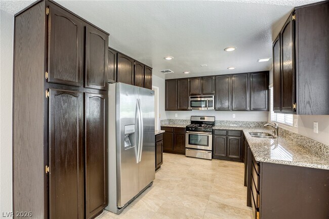 Building Photo - 2358 Belvedere Dr