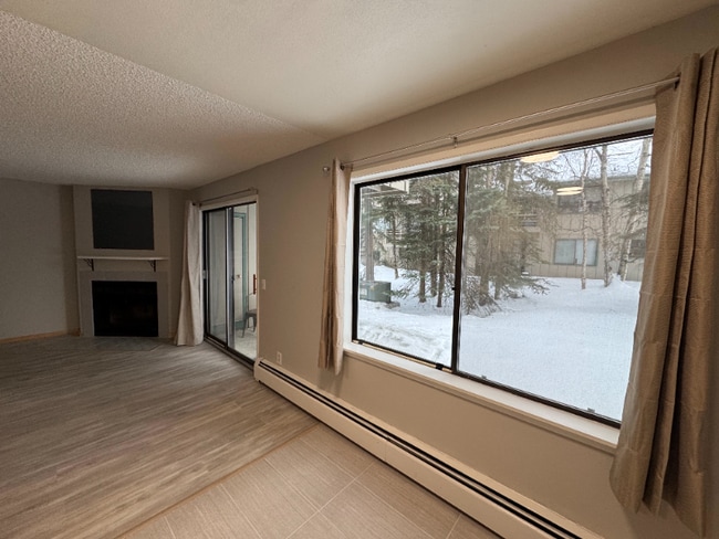 Building Photo - 3061 Lois Dr