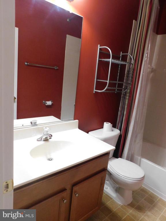 Building Photo - 402 Kintyre Ln
