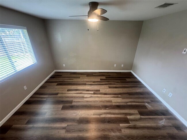 Building Photo - 108 Mesa Dr