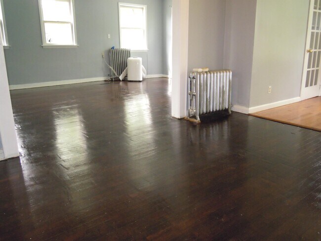 Building Photo - 56-58-58 Pine Grove Terrace