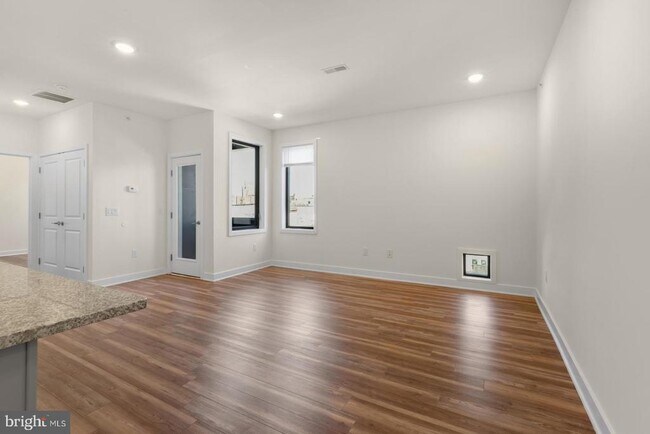 Building Photo - 2411 Kensington Ave