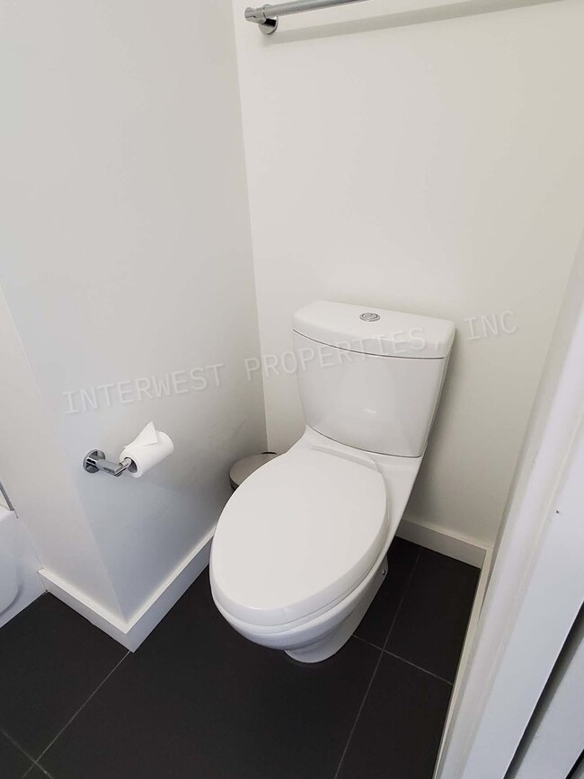 Building Photo - PERE02--*