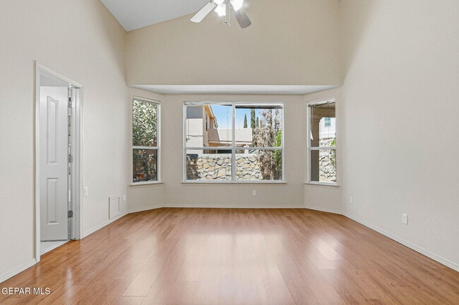 Building Photo - 1445 Paseo De Flor St