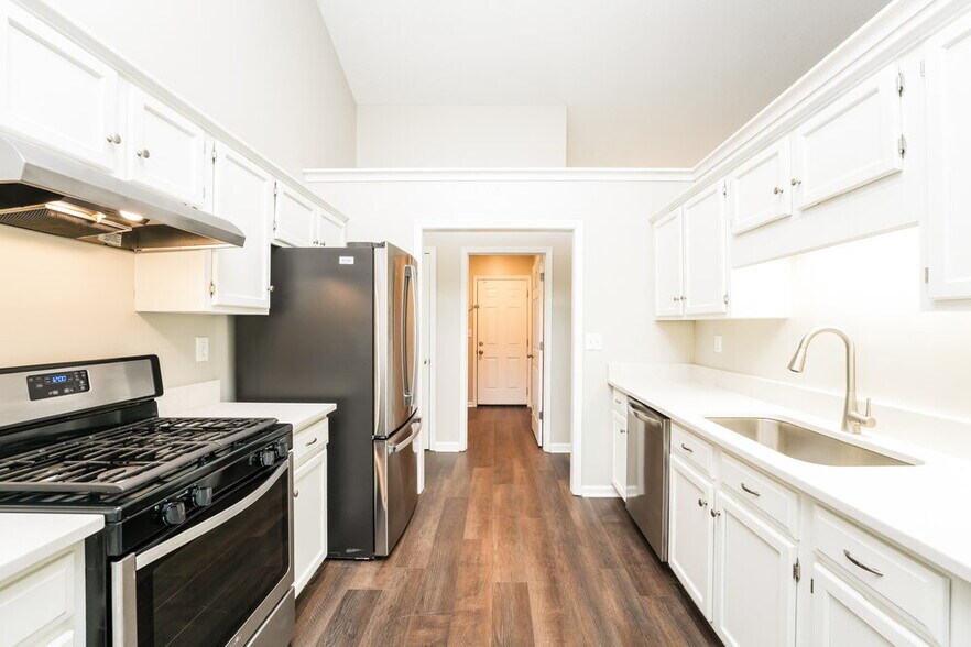Building Photo - 40 Birchwood Ct