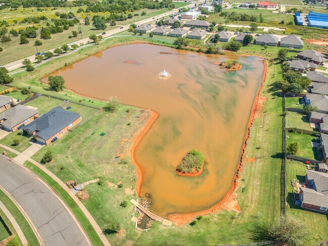 Building Photo - Updated home in Edmond + 3 bed + 2 bath + Edmond Schools