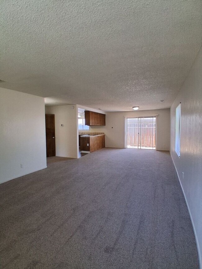 Building Photo - 2306 N Fruit Ave