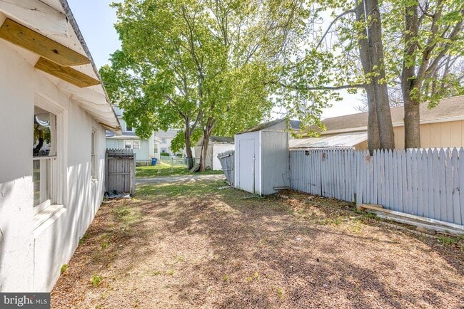 Building Photo - 427 Buttonwood St