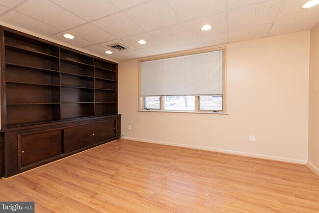 Building Photo - 1317 Wolf St