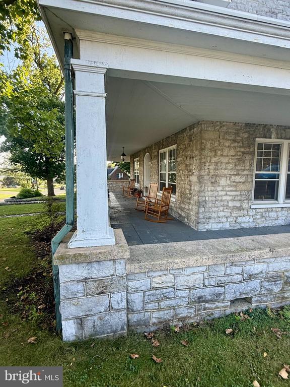 Building Photo - 135 Fort Loudon Rd