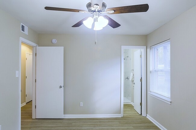 Building Photo - 11304 Largo Dr