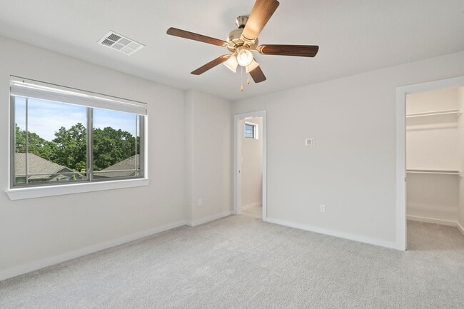 Building Photo - Like new 4BR Farmington home! LOADED with ...