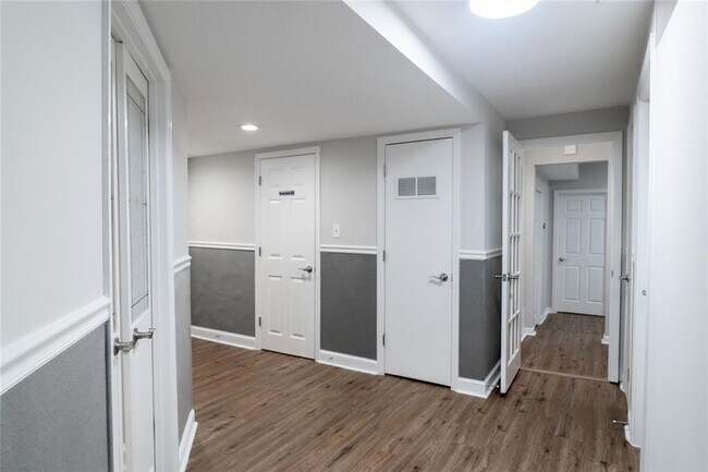 Building Photo - 3599 Lower Roswell Rd