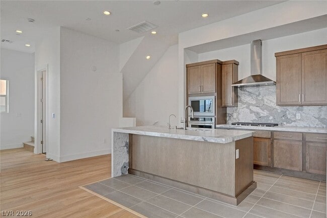 Building Photo - 670 Grey Saker St