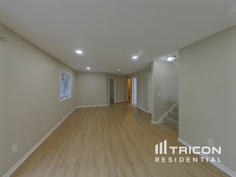 Building Photo - 4448 Hamilton Dr