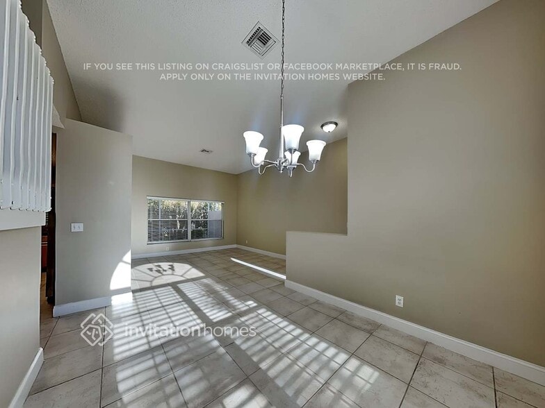 Building Photo - 450 SW 182nd Way