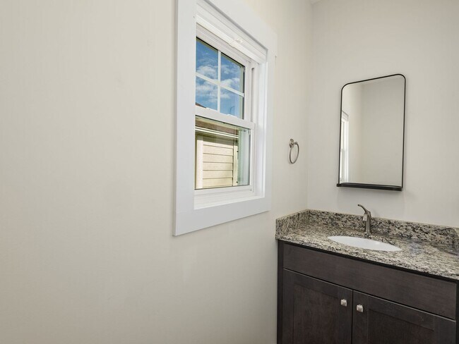 Building Photo - Darling Woodfin House