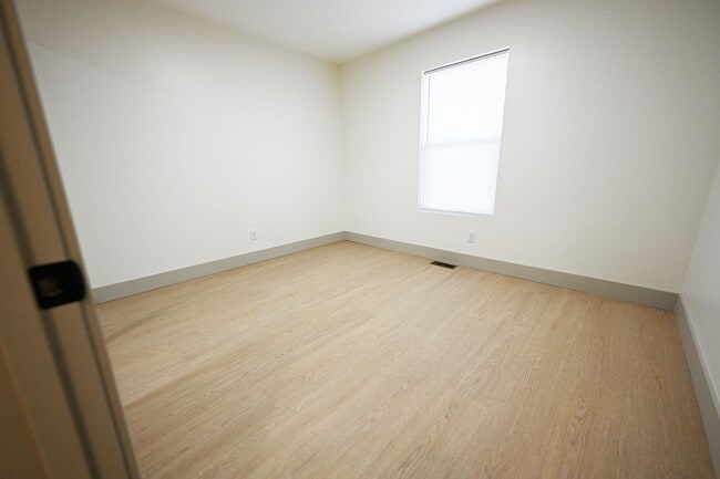 Building Photo - 176 Brushwood Dr