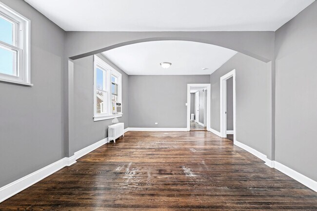 Building Photo - 233 Llewellyn Ave