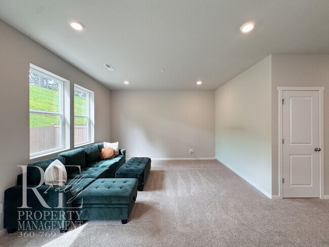 Building Photo - Bright 2024-Built Home with Modern Finishes & Fully Fenced Yard