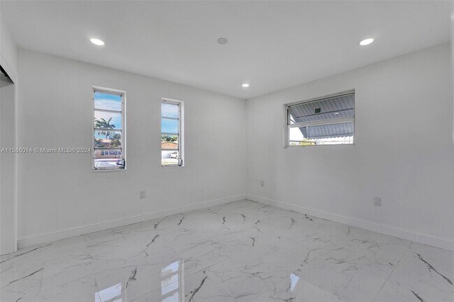 Building Photo - 860 NW 207th St