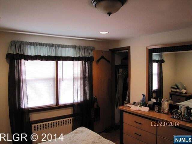 Building Photo - 298 Luddington Ave