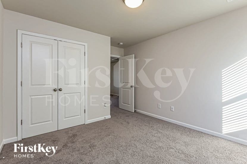 Building Photo - 538 Hillpark Ln