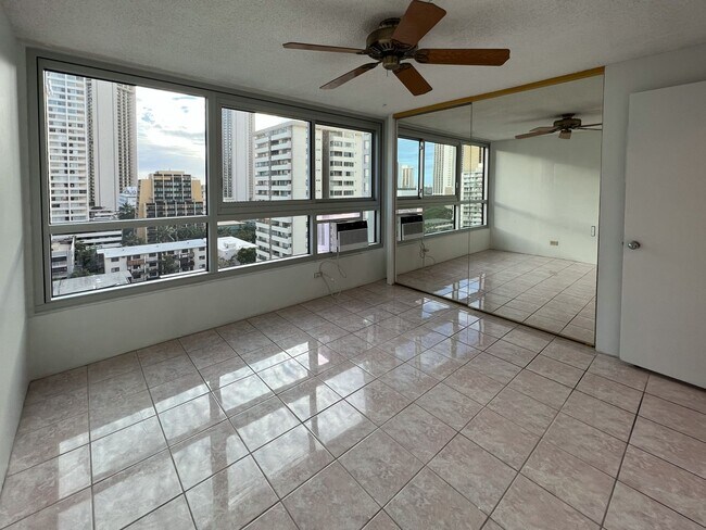 Building Photo - 1BD/BA at Waikiki Townhouse. Spacious, great views.