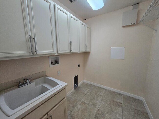 Building Photo - 2246 Waukegan Dr