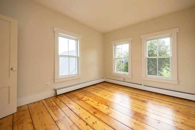 Building Photo - 2169 Green Bay Loop