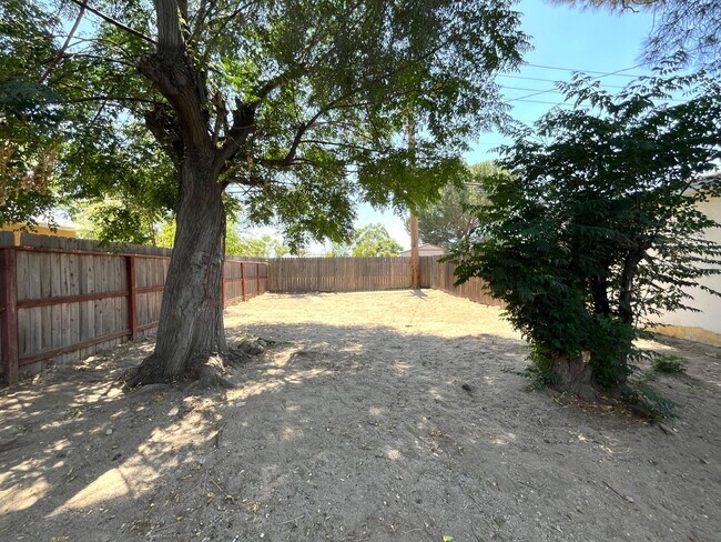 Building Photo - 1629 Kendall Dr