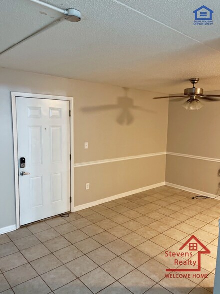 Building Photo - 915 S Seminole Dr