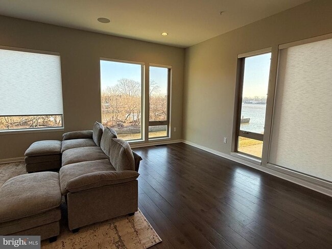 Building Photo - 3119 Pierview Ln