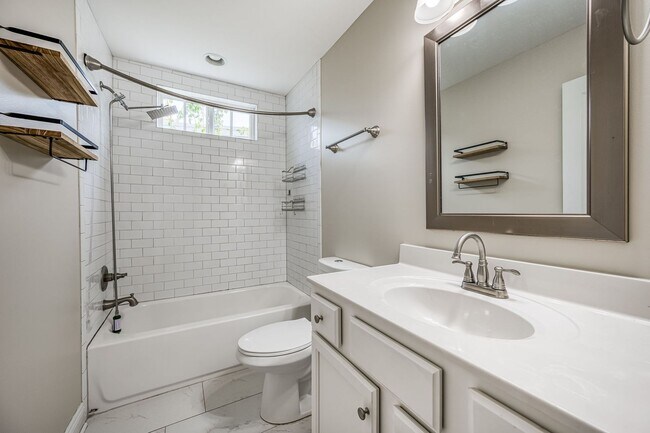 Building Photo - Spacious Home Move In Ready Downtown RVA