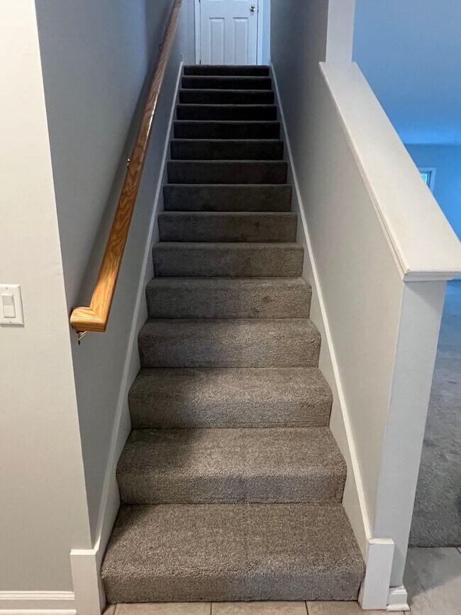 Building Photo - Three Bedroom Home in Pinecrest with Garage